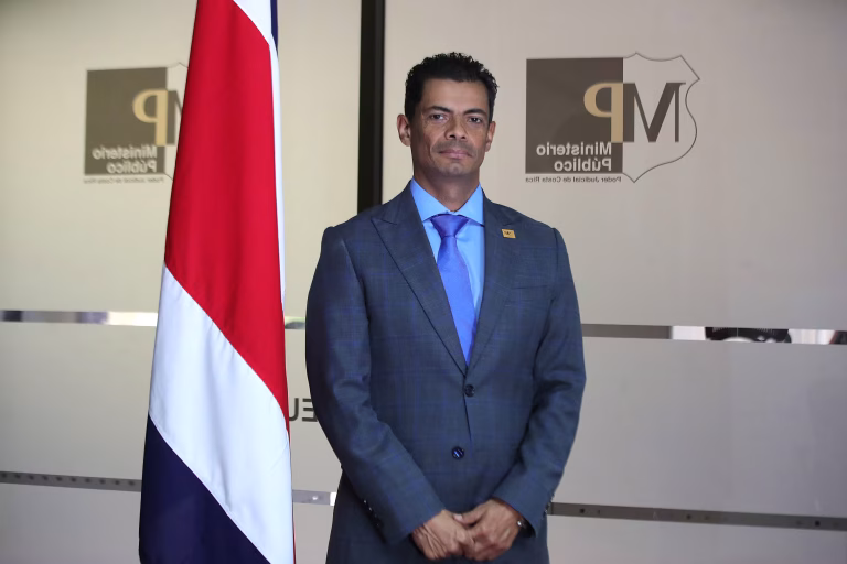Carlo Díaz cambiará sus salidas sin escolta tras video en bar de Aserrí
