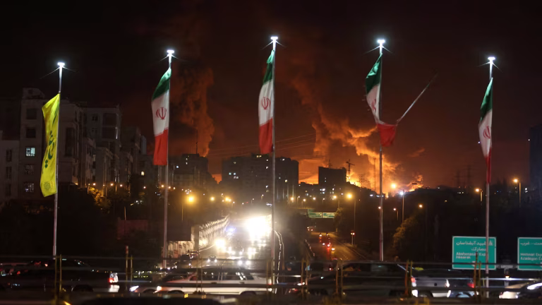 EE. UU. vuelve a atacar objetivos en Irán y aumenta la tensión en Medio Oriente
