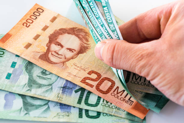 Billetes de colones de Costa Rica para ilustrar el pago del aguinaldo 2026
