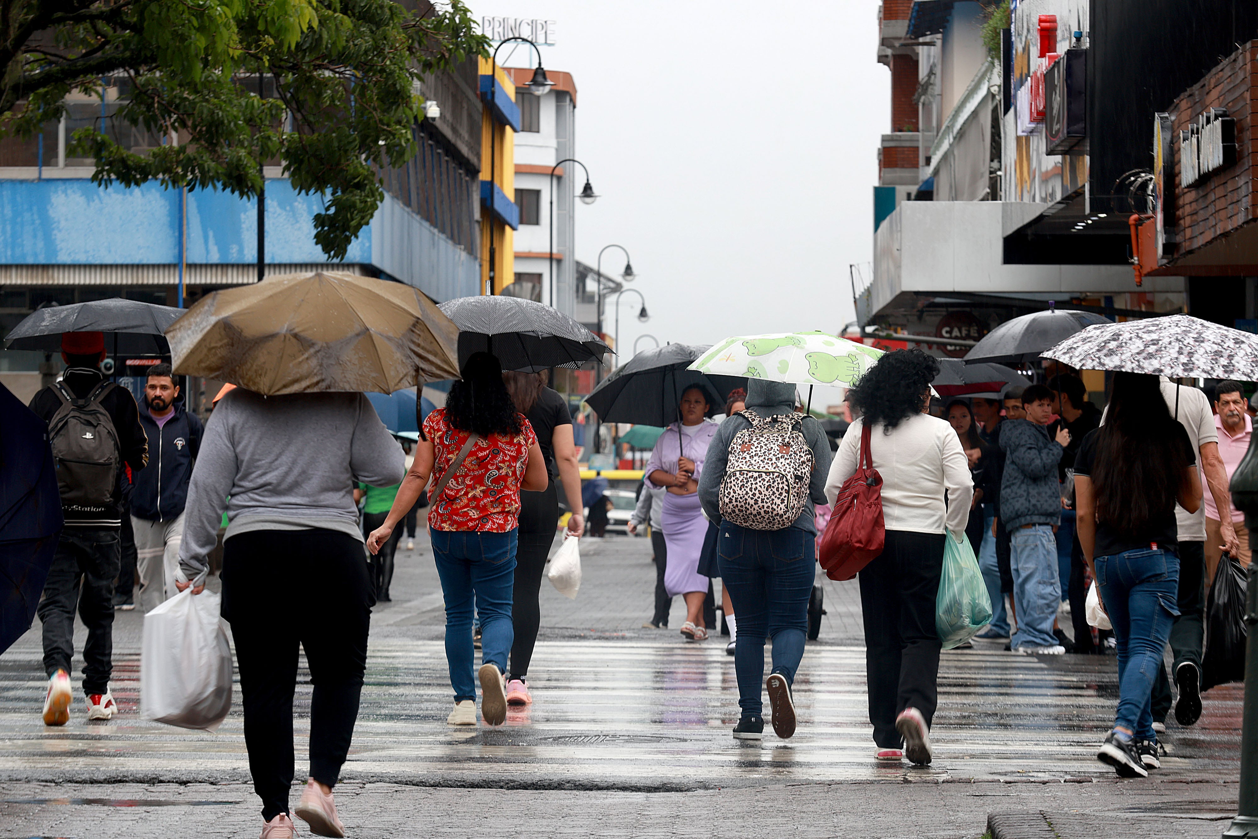 Lluvias en Costa Rica por el paso de la onda tropical 43