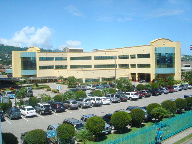 Vista exterior del Hospital CIMA ubicado en Escazú, Costa Rica