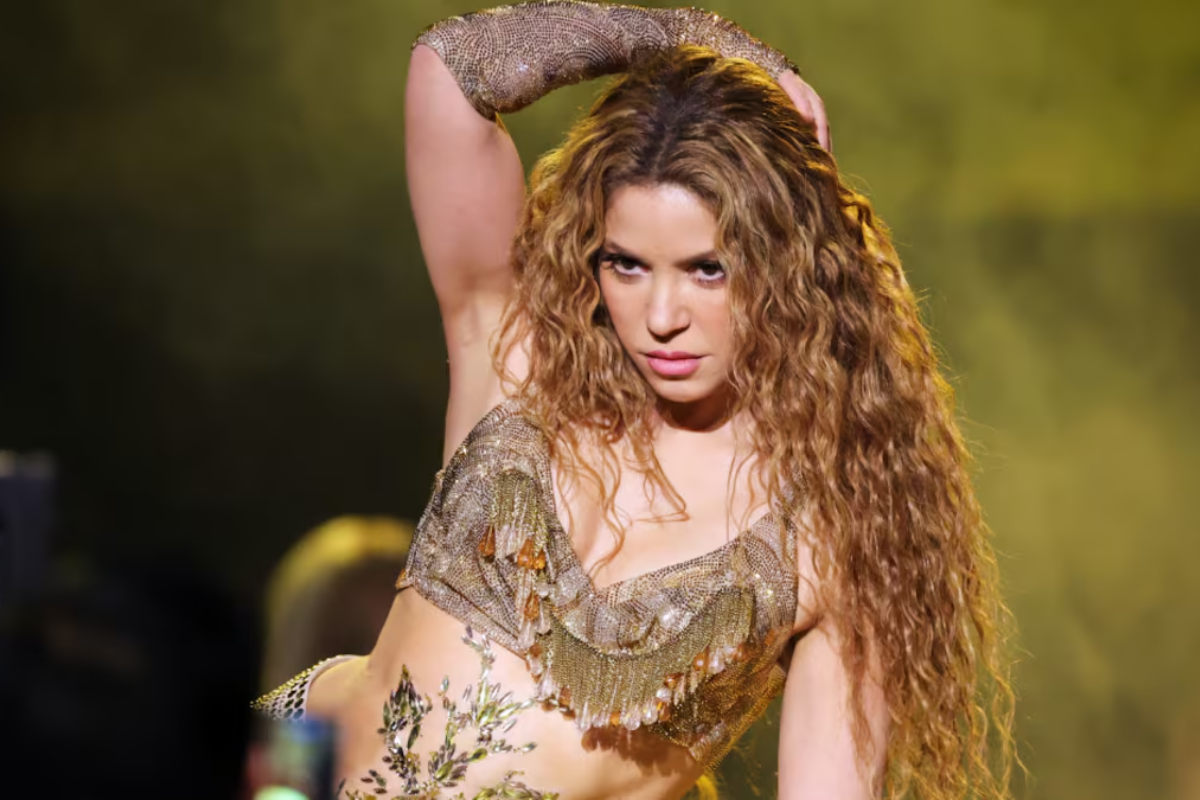 Shakira durante una presentación musical. Imagen: CR Hoy